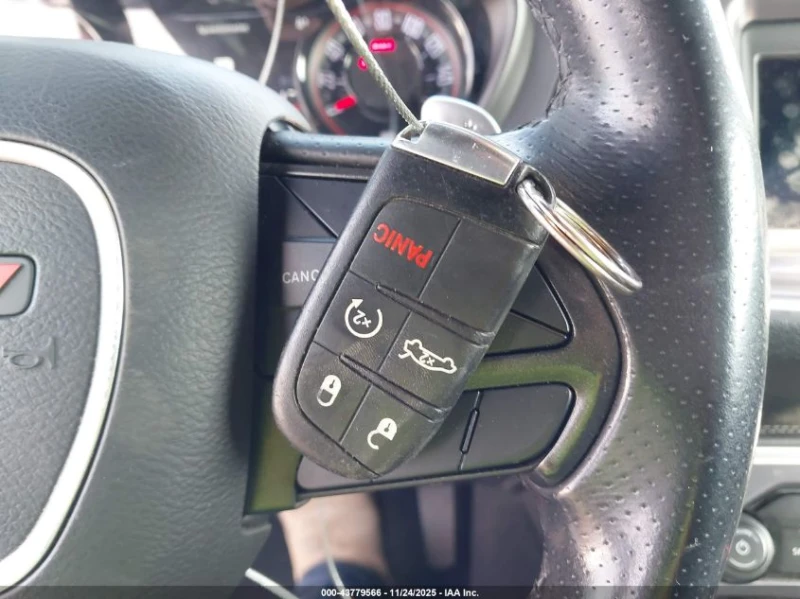 Dodge Challenger 3.6L V-6 DOHC, VVT, 305HP Rear Wheel Drive, снимка 3 - Автомобили и джипове - 53288250