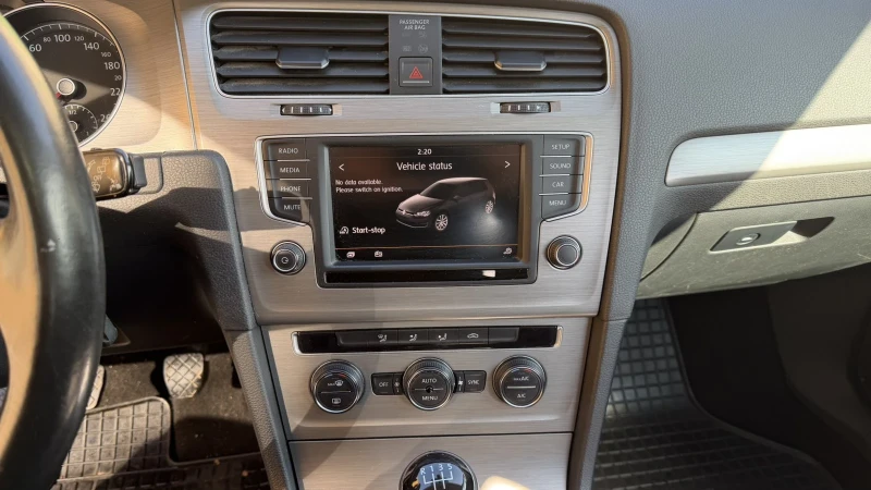 VW Golf 1.6 TDI, снимка 8 - Автомобили и джипове - 53497370