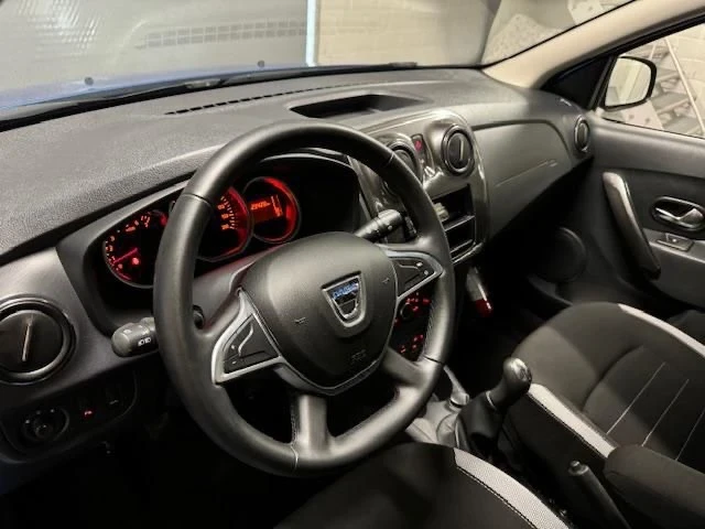 Dacia Sandero 0.9 Stepway, снимка 11 - Автомобили и джипове - 47492767