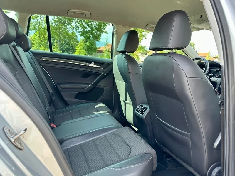 VW Golf 2.0TDI Bi-Xenon Масаж Нави, снимка 11 - Автомобили и джипове - 52328042