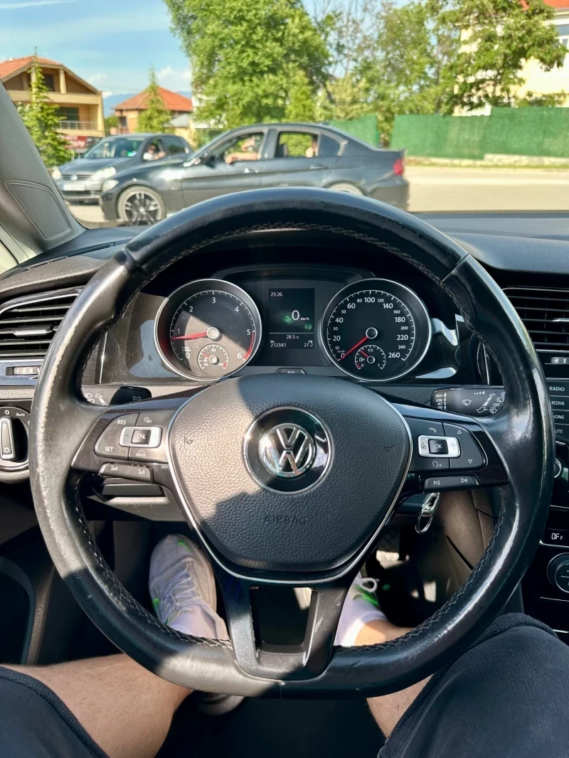 VW Golf 2.0TDI Bi-Xenon Масаж Нави, снимка 17 - Автомобили и джипове - 52328042