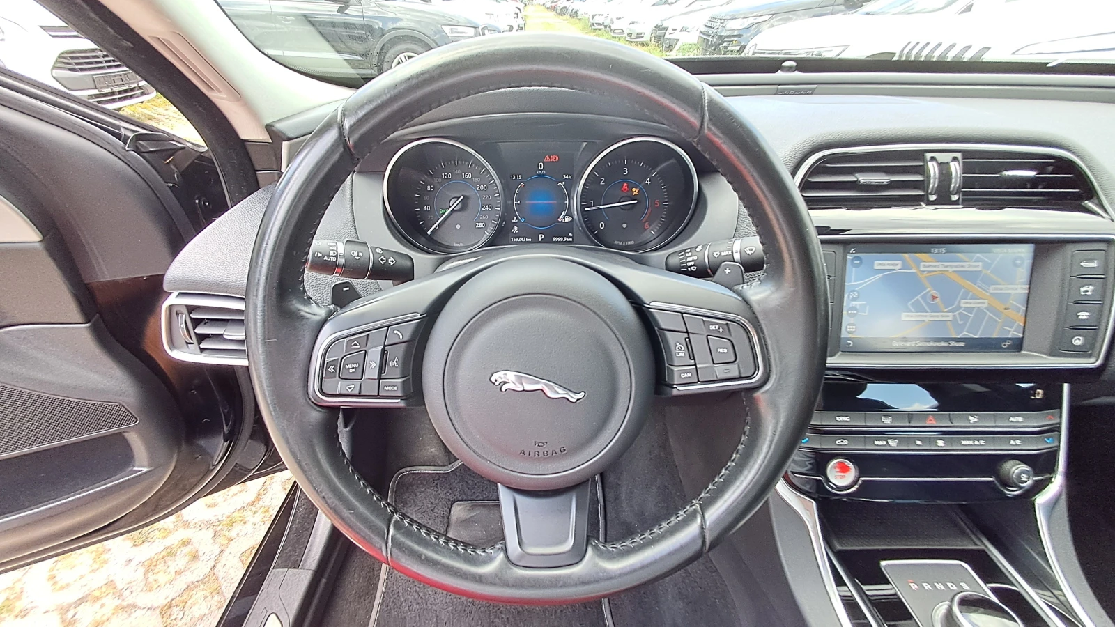 Jaguar XE FULL РЕАЛ КМ ИЗКЛЮЧИТЕЛН СЕРВ КНИЖК УНИКТ КОЖА НАВ, снимка 11 - Автомобили и джипове - 23808367