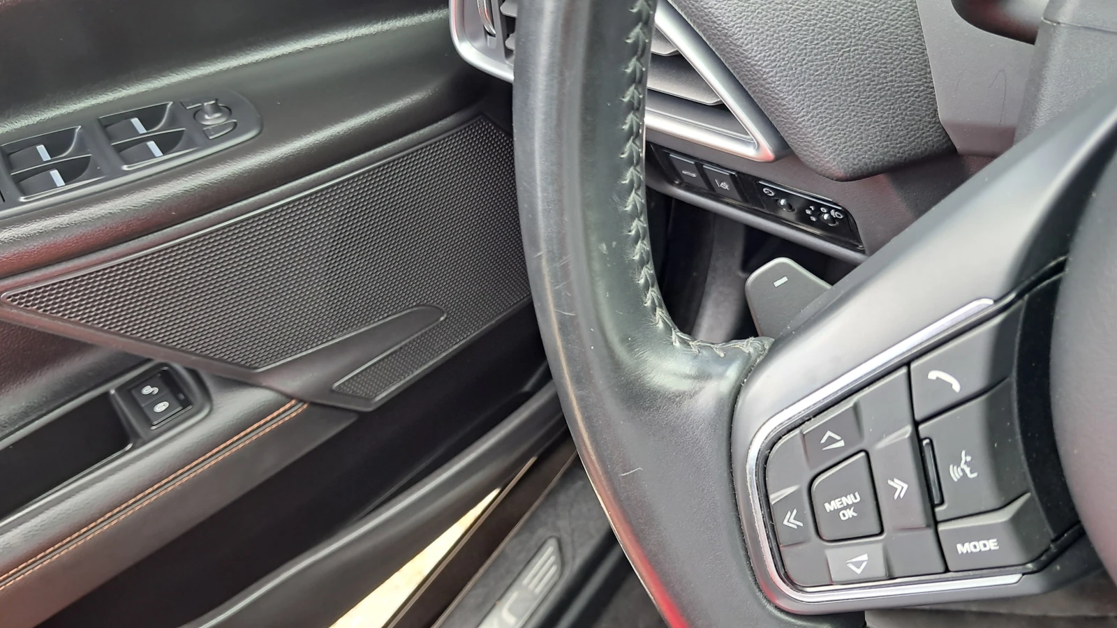 Jaguar XE FULL РЕАЛ КМ ИЗКЛЮЧИТЕЛН СЕРВ КНИЖК УНИКТ КОЖА НАВ, снимка 15 - Автомобили и джипове - 23808367