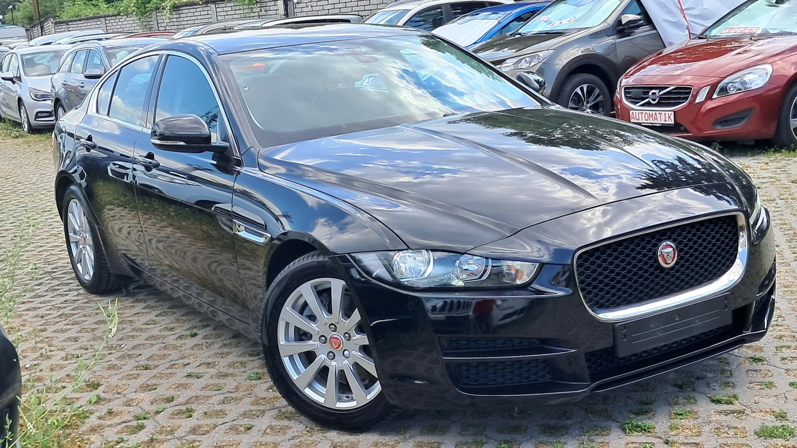 Jaguar XE FULL РЕАЛ КМ ИЗКЛЮЧИТЕЛН СЕРВ КНИЖК УНИКТ КОЖА НАВ, снимка 2 - Автомобили и джипове - 23808367