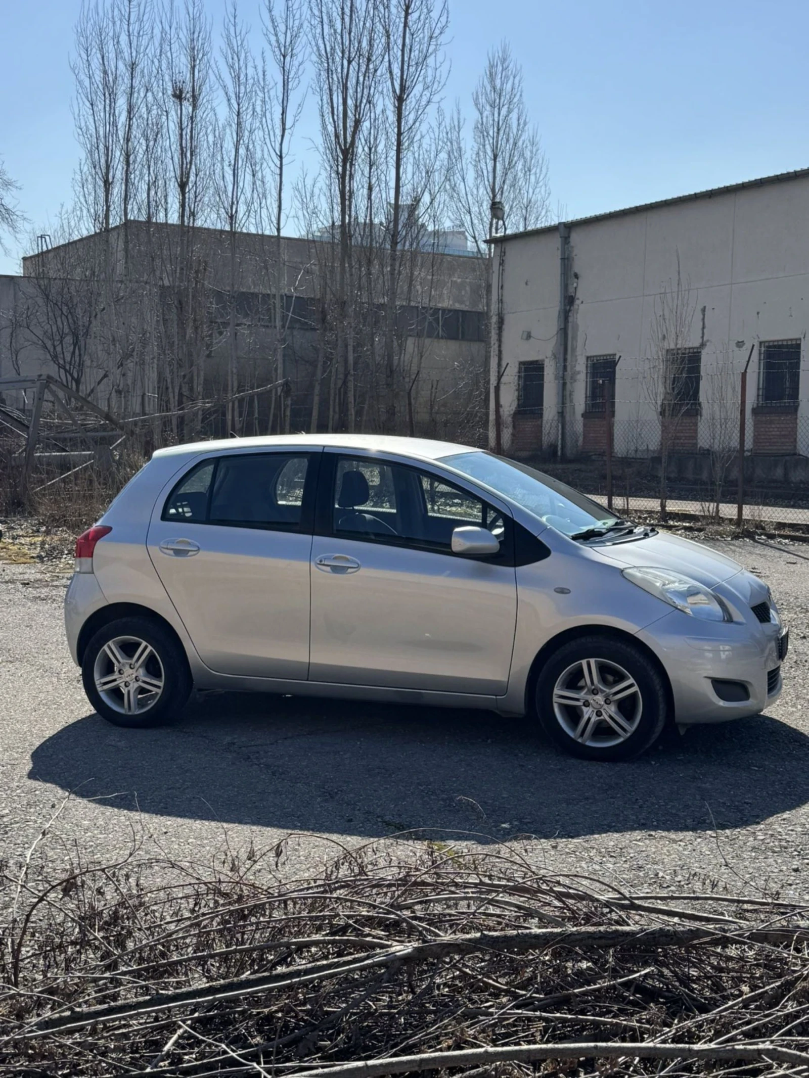 Toyota Yaris 1.33 VVTI - 101 k.- 6 скорости - изображение 2