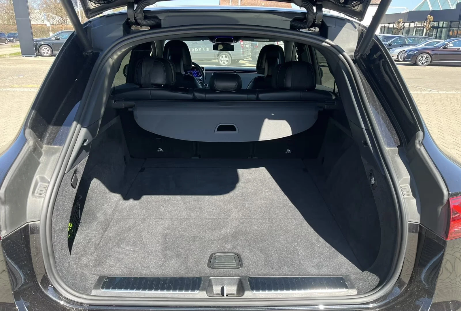 Mercedes-Benz EQS 500/AMG/449HP/AIRMATIC/MEMO/KLESS/CARPLAY/LED/343f - изображение 9