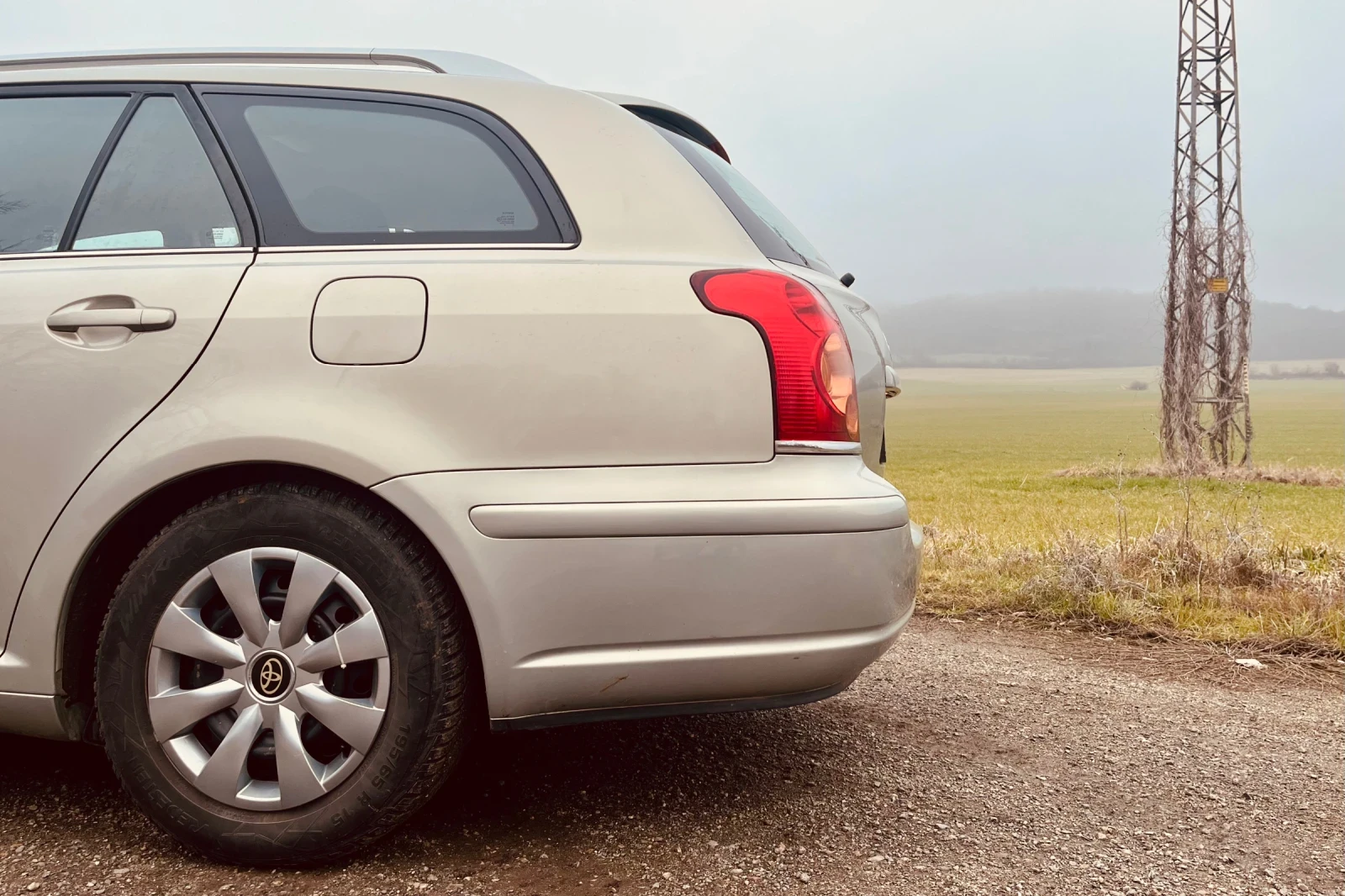 Toyota Avensis 1.8 куб., 129 к.с. - изображение 9