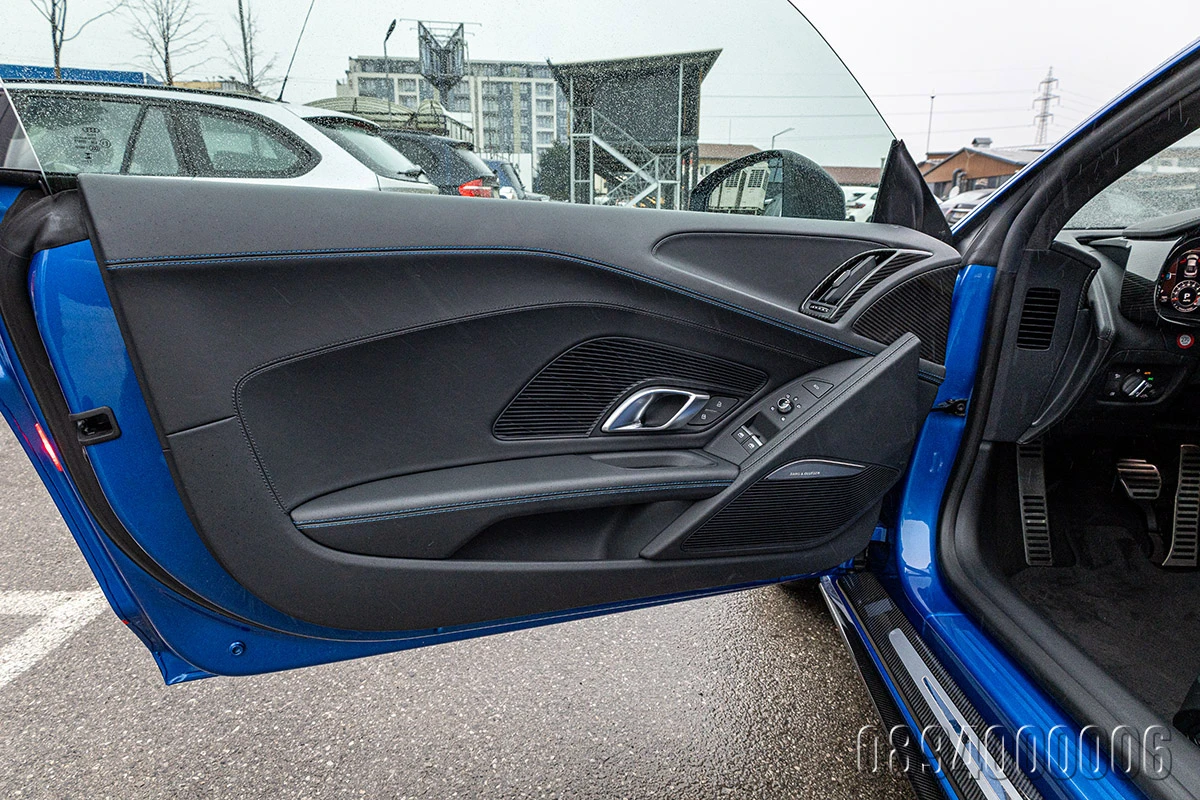 Audi R8 V10 5.2FSI PERFORMANCE CARBON CERAMIC B&O ГАРАНЦИЯ, снимка 12 - Автомобили и джипове - 54059890