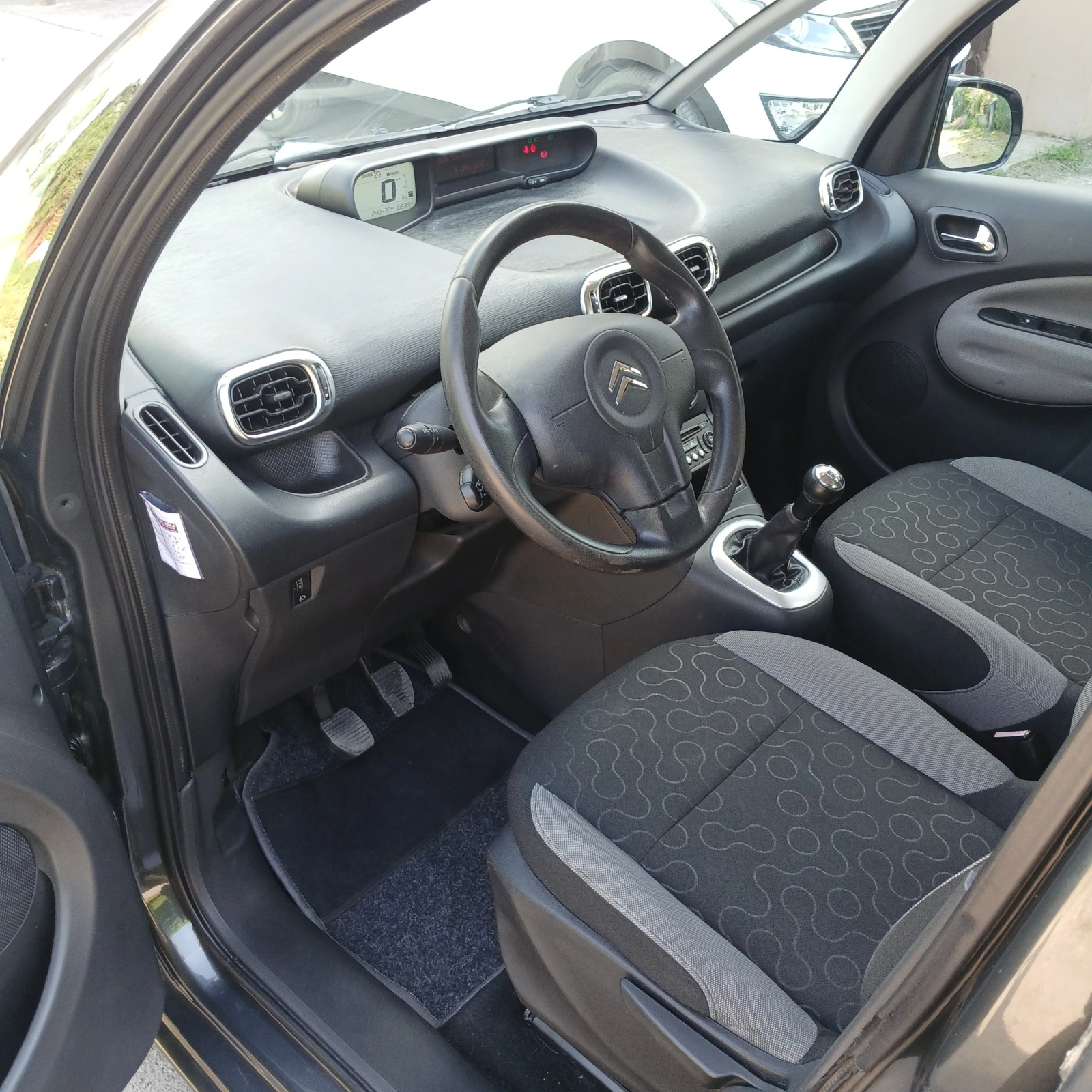 Citroen C3 Picasso 1.6 .HDI., снимка 11 - Автомобили и джипове - 54995733
