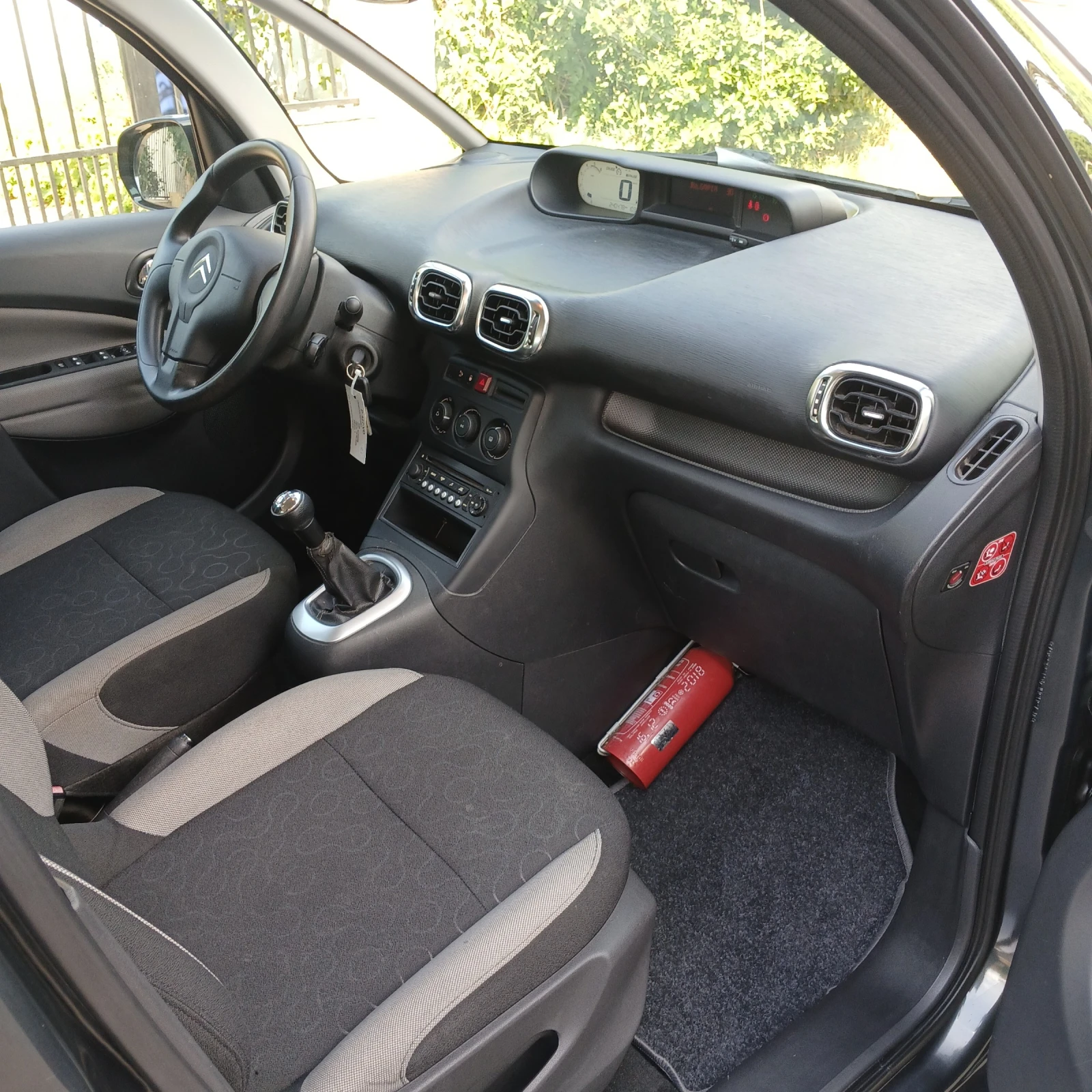 Citroen C3 Picasso 1.6 .HDI., снимка 12 - Автомобили и джипове - 54995733