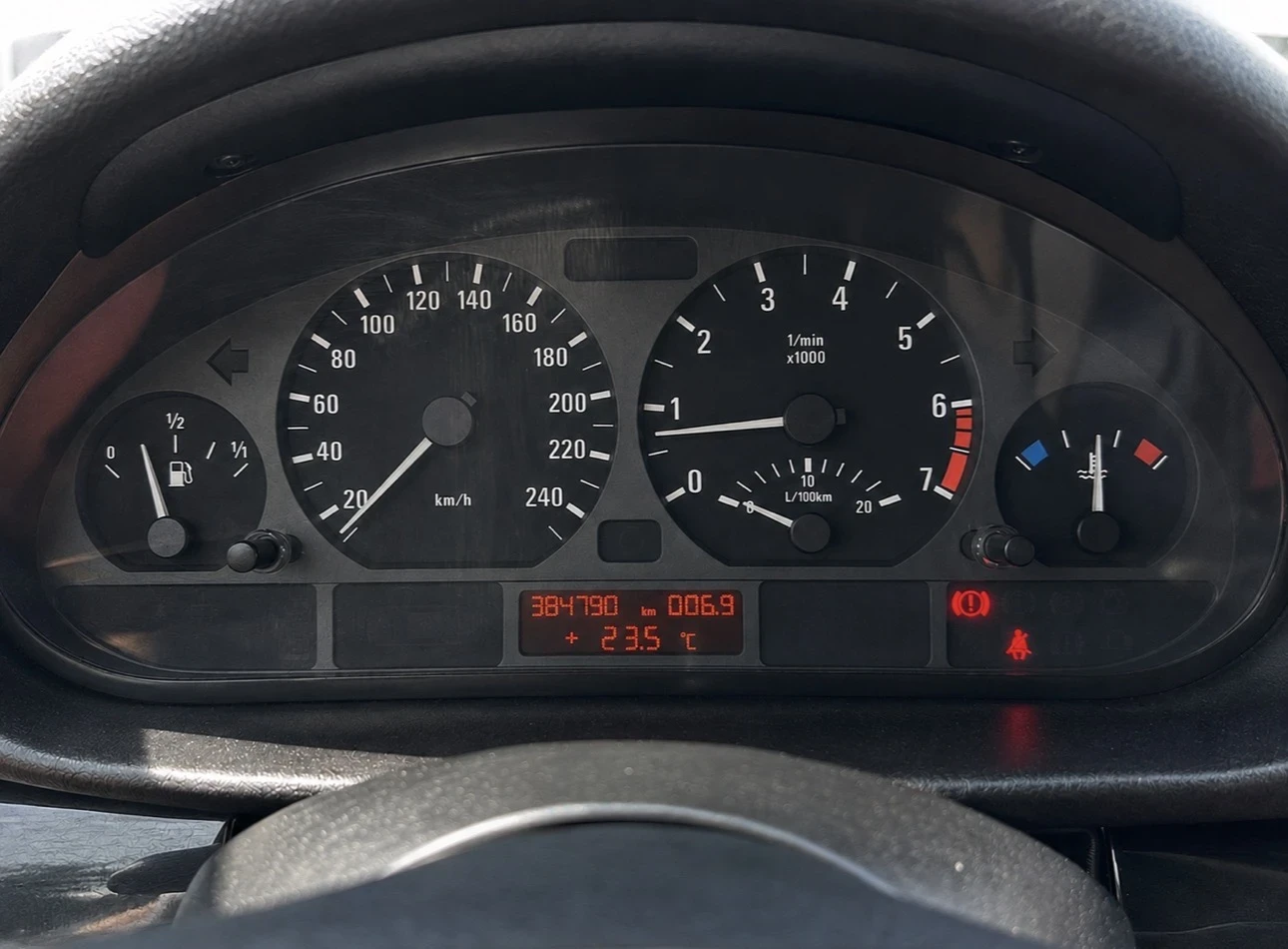 BMW 320, снимка 6 - Автомобили и джипове - 55930466