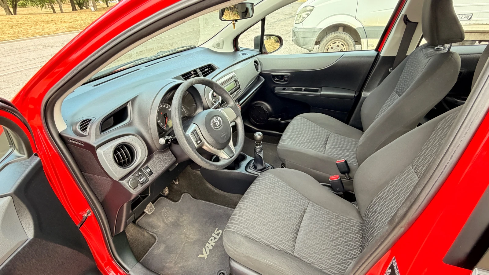 Toyota Yaris 1.3 VVT-I / 99к.с -42500км., снимка 6 - Автомобили и джипове - 56045943
