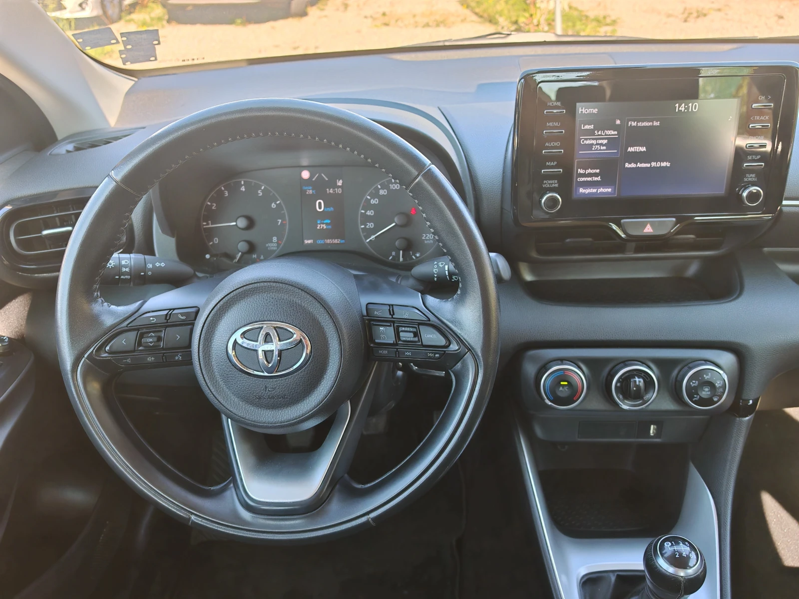 Toyota Yaris 1.5i , снимка 11 - Автомобили и джипове - 56360688