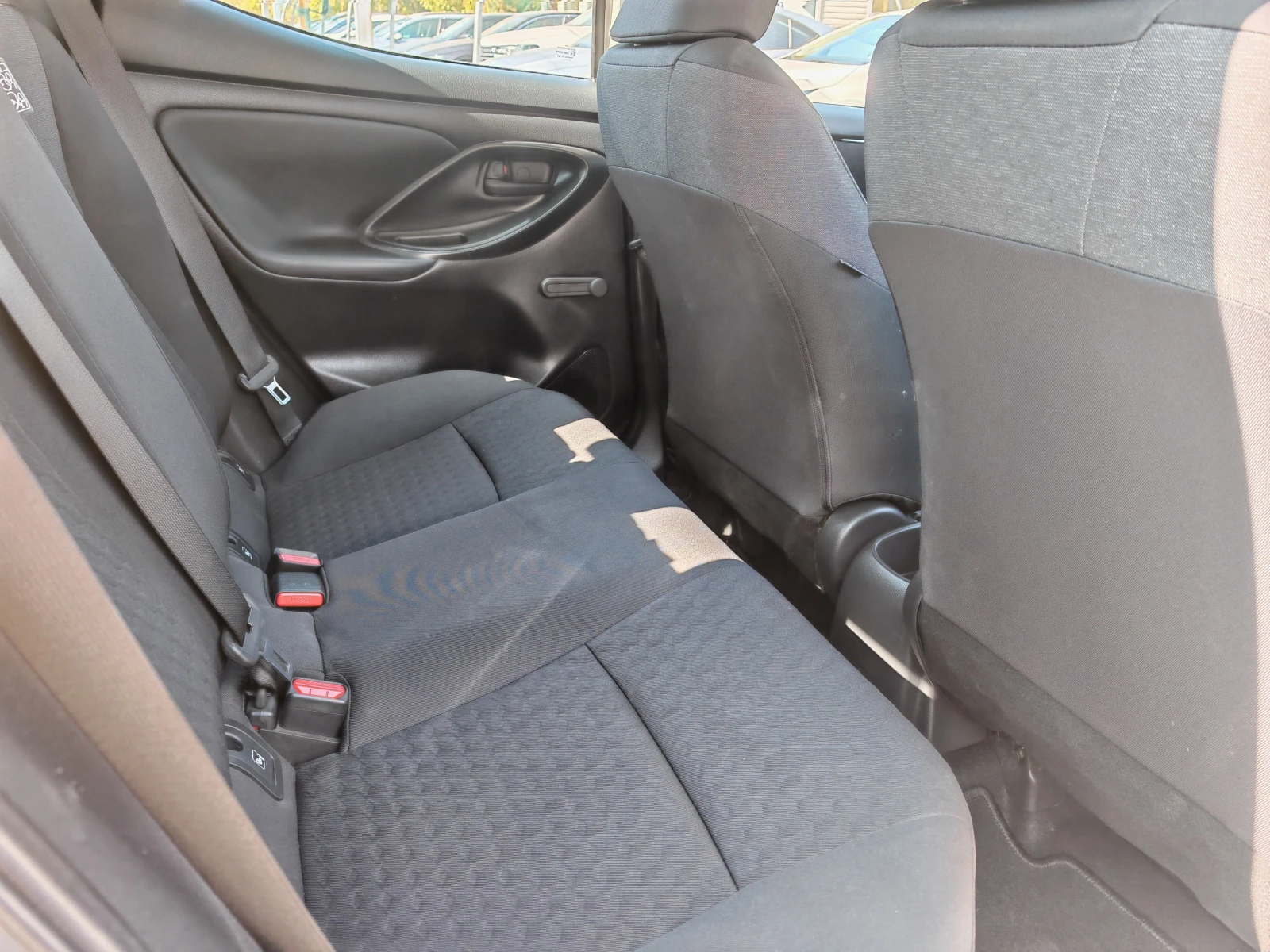 Toyota Yaris 1.5i , снимка 9 - Автомобили и джипове - 56360688