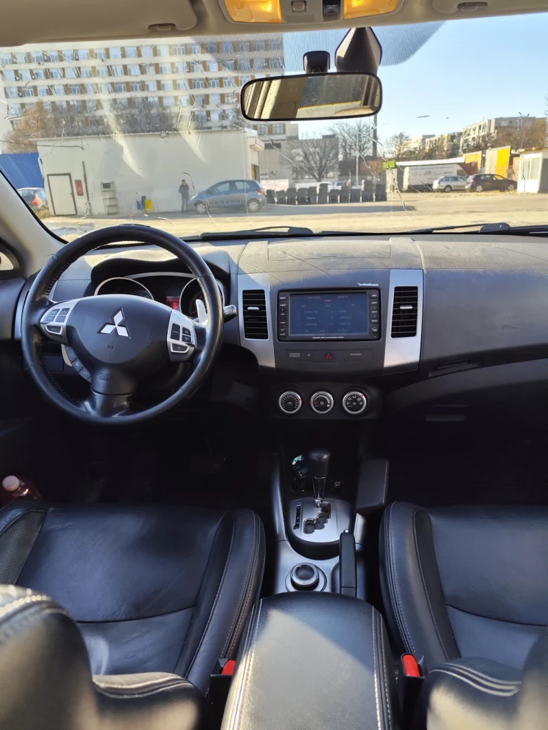 Mitsubishi Outlander, снимка 9 - Автомобили и джипове - 48692289