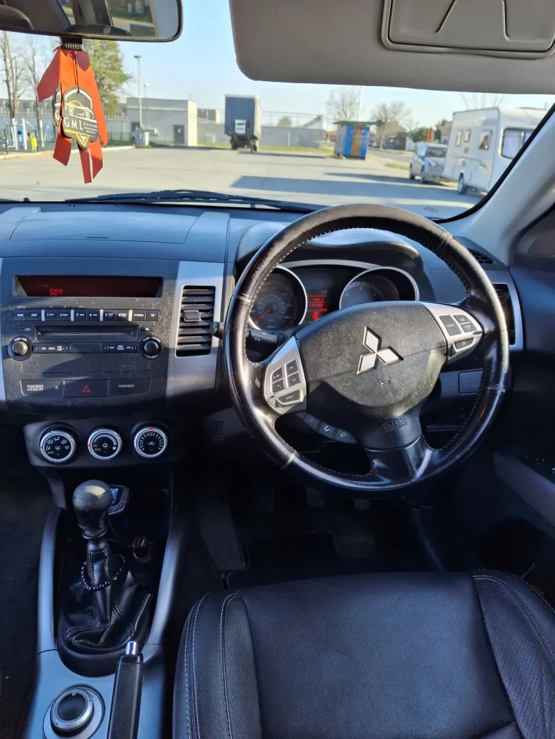 Mitsubishi Outlander, снимка 9 - Автомобили и джипове - 49438861