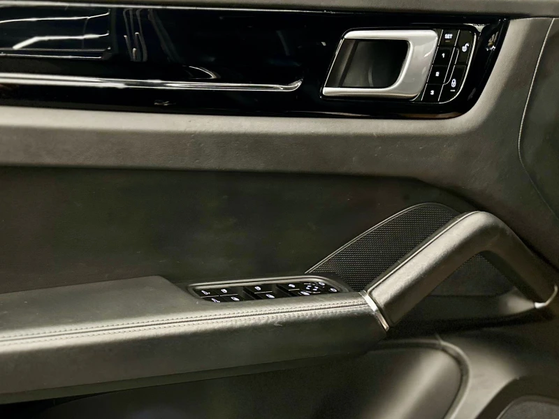 Porsche Cayenne * Панорама* CarPlay* Лизинг, снимка 7 - Автомобили и джипове - 52930646