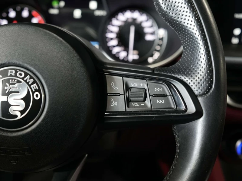 Alfa Romeo Stelvio * CARFAX * ЦЕНА ДО БГ, снимка 10 - Автомобили и джипове - 53108280