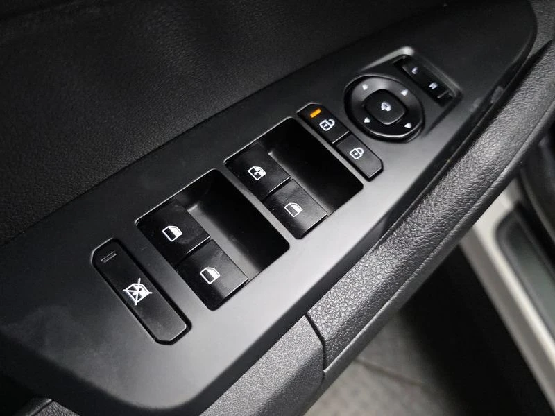 Kia Sportage HEV 1.6 2WD| 226к.с.| ВКЛ.ТЕХНОТЕСТ, снимка 13 - Автомобили и джипове - 55131243