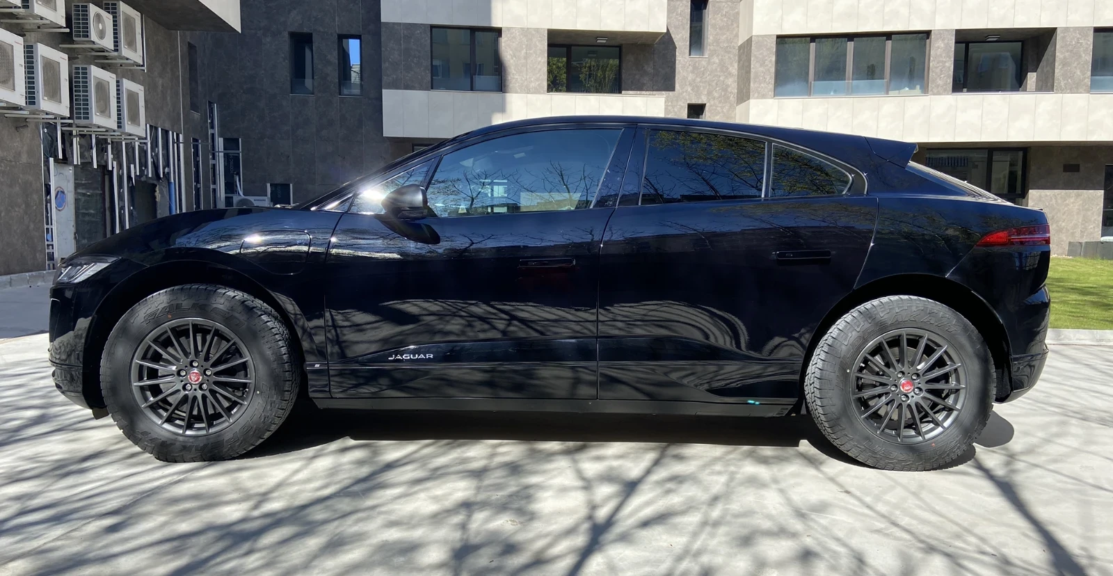 Jaguar I-Pace EV400 AWD, перфектна, обслужена - изображение 4