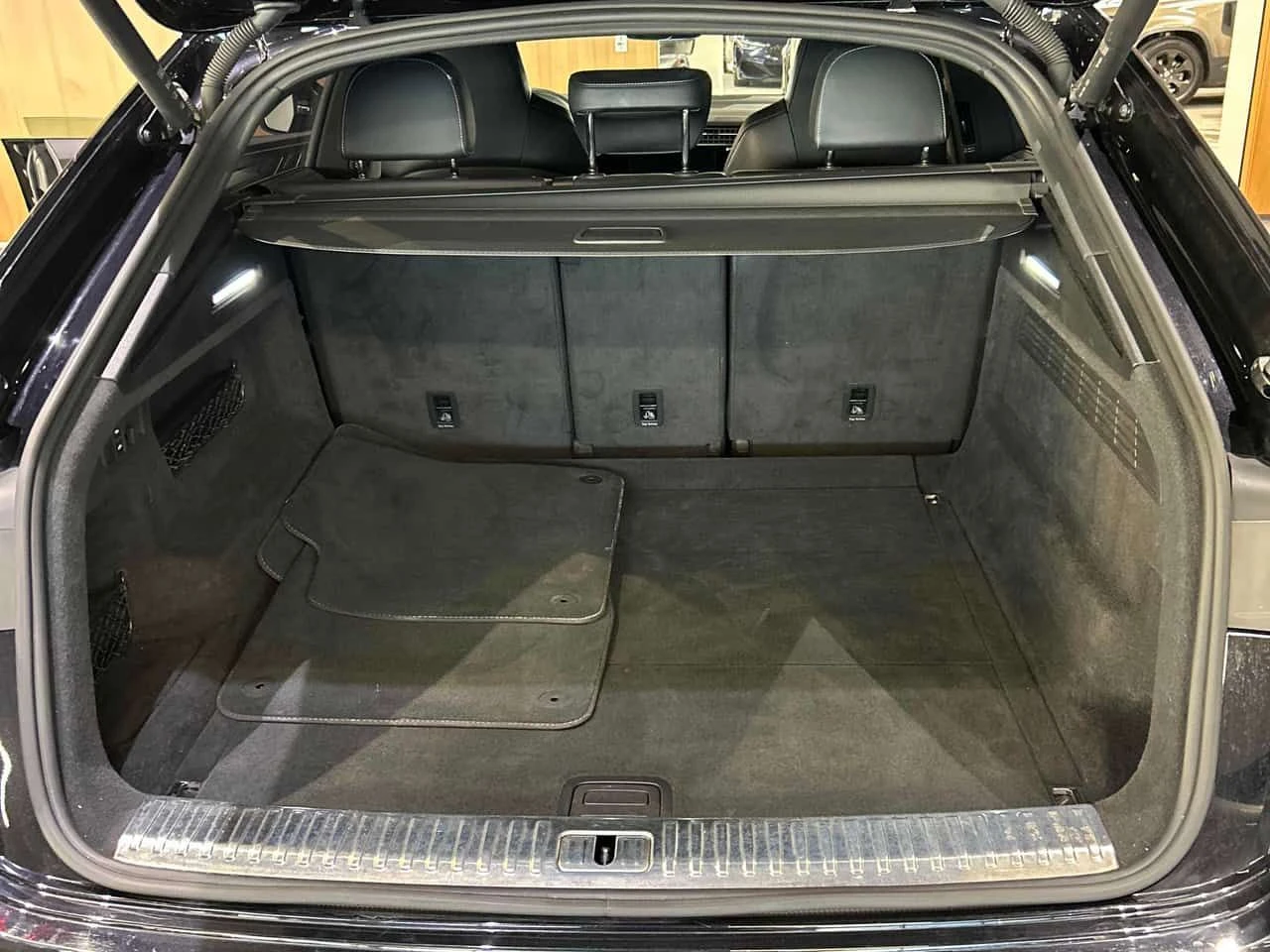 Audi SQ8 * 4.0 TFSI quattro * CARFAX * CARBON * MATRIX | Mobile.bg � ����������� 14
