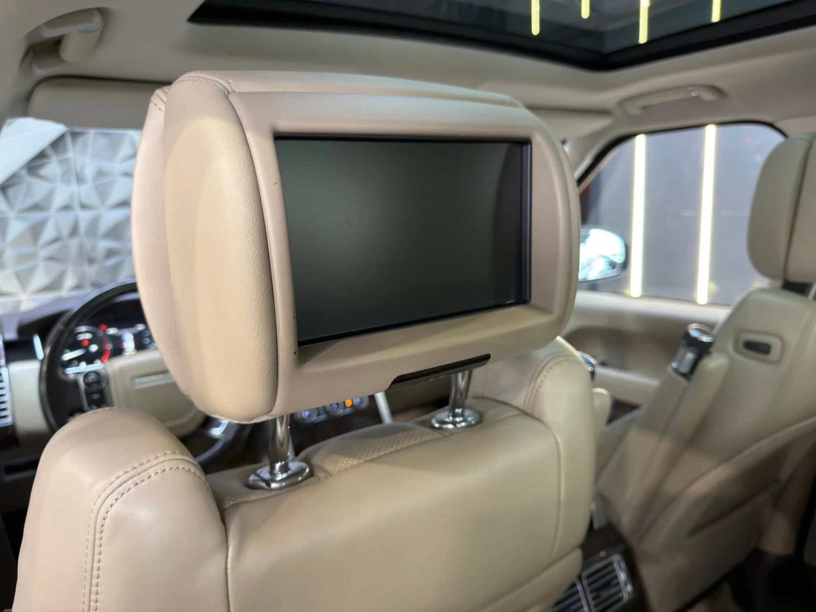 Land Rover Range rover Vogue * FULL Екстри* MERIDIAN* ПАНОРАМА* TV , снимка 9 - Автомобили и джипове - 53784961