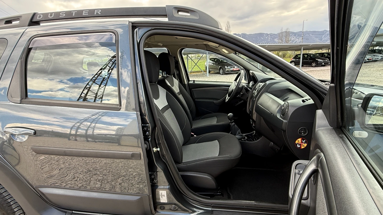 Dacia Duster 1.5DCI/109кс/4WD/NAVI/КАМЕРА/EURO6B/ВНОС ОТ ИТАЛИЯ, снимка 14 - Автомобили и джипове - 54147917