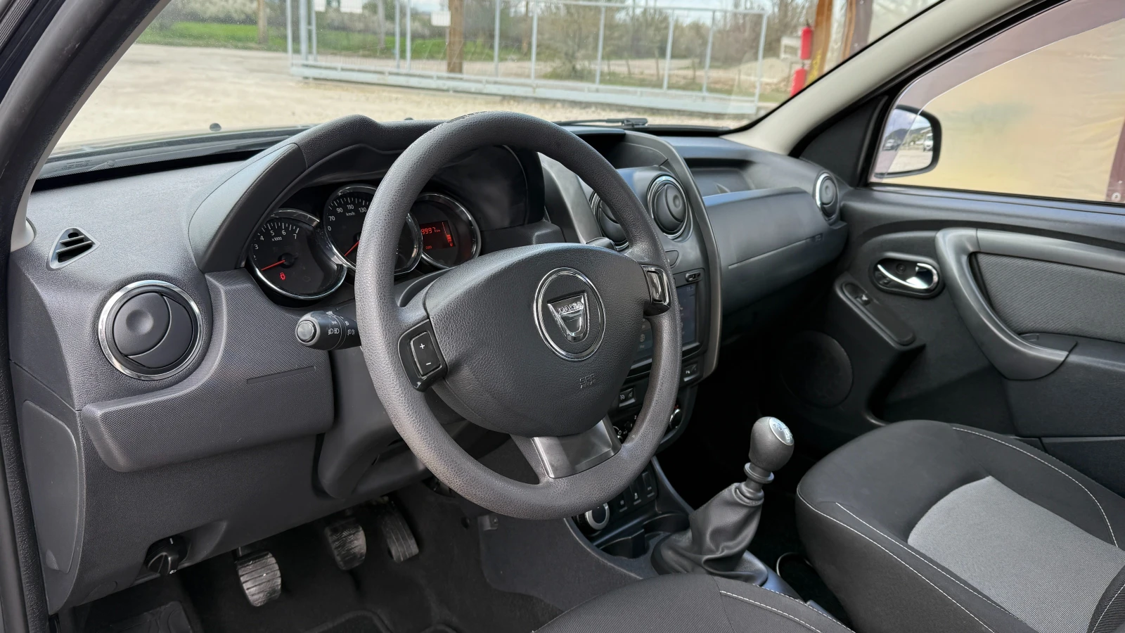 Dacia Duster 1.5DCI/109кс/4WD/NAVI/КАМЕРА/EURO6B/ВНОС ОТ ИТАЛИЯ, снимка 12 - Автомобили и джипове - 54147917