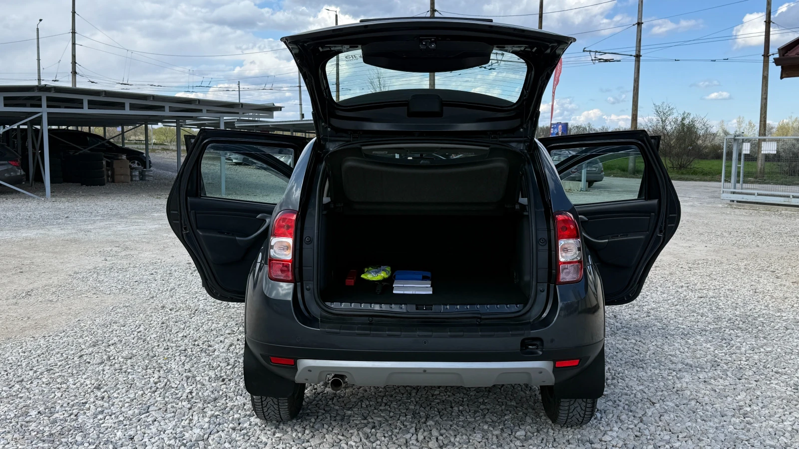 Dacia Duster 1.5DCI/109кс/4WD/NAVI/КАМЕРА/EURO6B/ВНОС ОТ ИТАЛИЯ, снимка 9 - Автомобили и джипове - 54147917