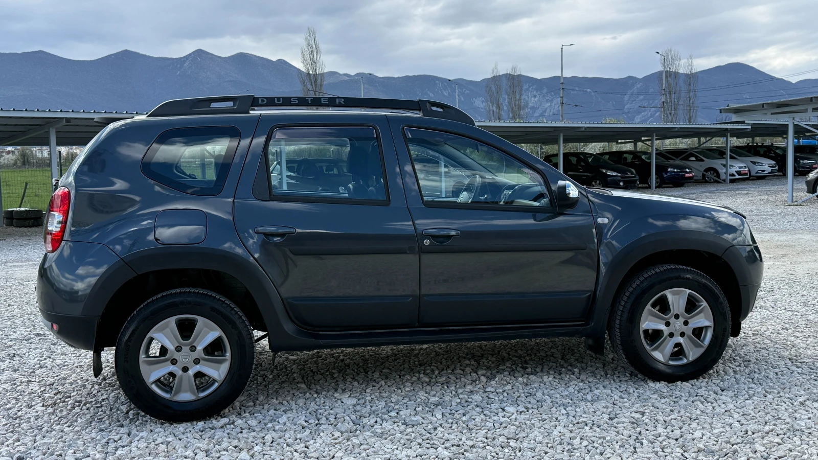 Dacia Duster 1.5DCI/109кс/4WD/NAVI/КАМЕРА/EURO6B/ВНОС ОТ ИТАЛИЯ, снимка 4 - Автомобили и джипове - 54147917