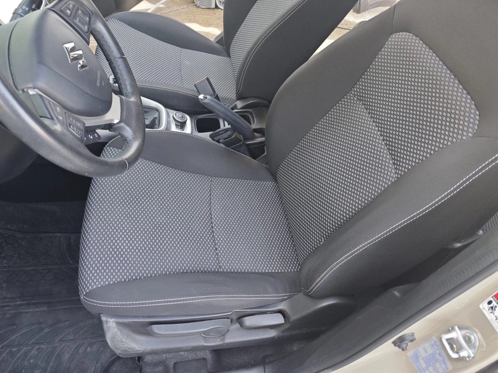 Suzuki Vitara, снимка 11 - Автомобили и джипове - 54393227