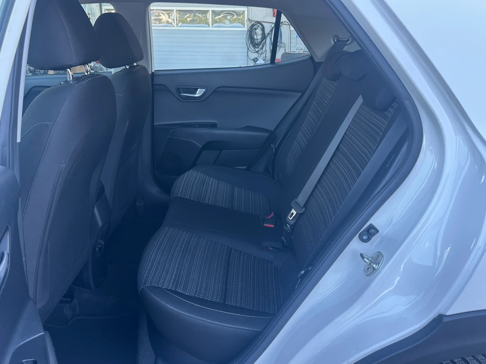 Kia Stonic 1.4i-100к.с-STYLE-LED-CARPLAY-CAMERA, снимка 13 - Автомобили и джипове - 54971107