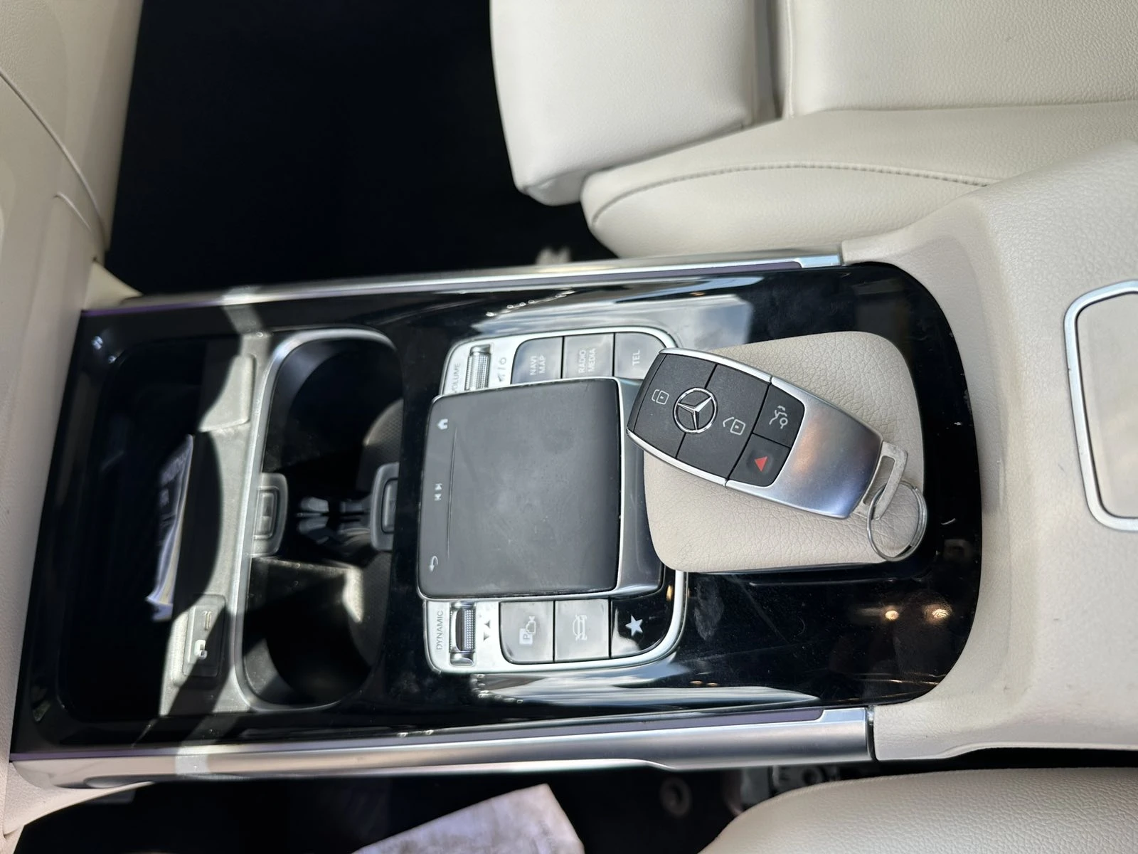 Mercedes-Benz GLB 250 4MATIC, снимка 11 - Автомобили и джипове - 55001650