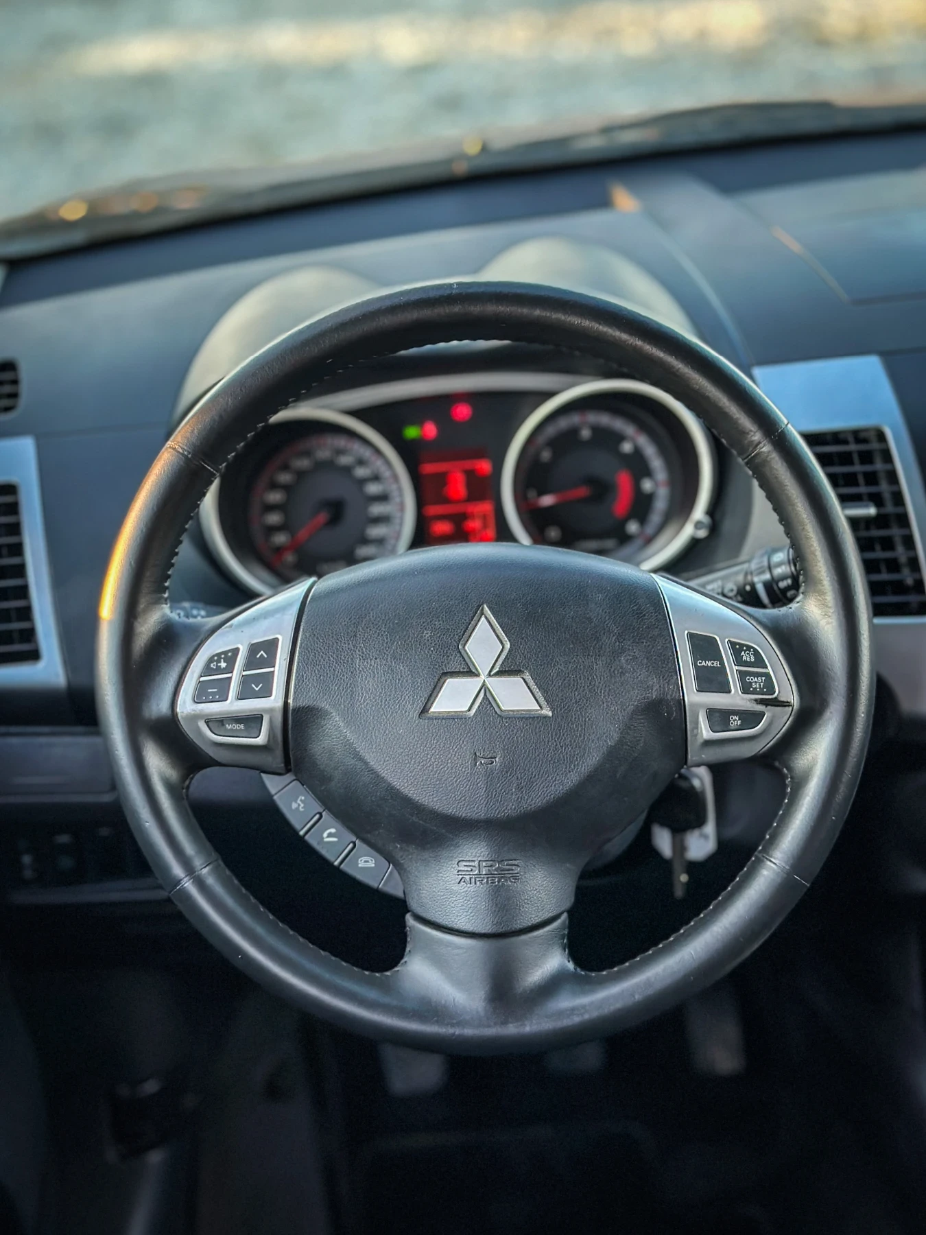 Mitsubishi Outlander 2.0DI-D::7МЕСТА::СЕРВИЗНА КНИЖКА, снимка 11 - Автомобили и джипове - 55249374