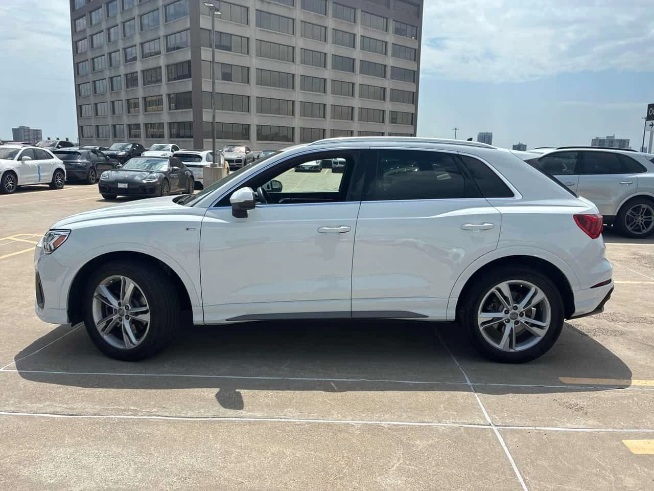 Audi Q3  Technik / B&O / 360 / DISTRONIC / CARFAX , снимка 2 - Автомобили и джипове - 55613904