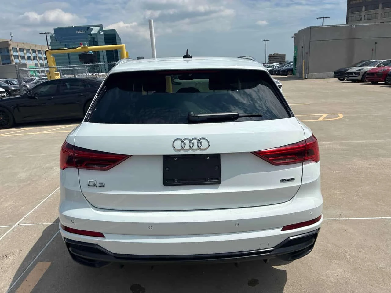 Audi Q3  Technik / B&O / 360 / DISTRONIC / CARFAX , снимка 4 - Автомобили и джипове - 55613904
