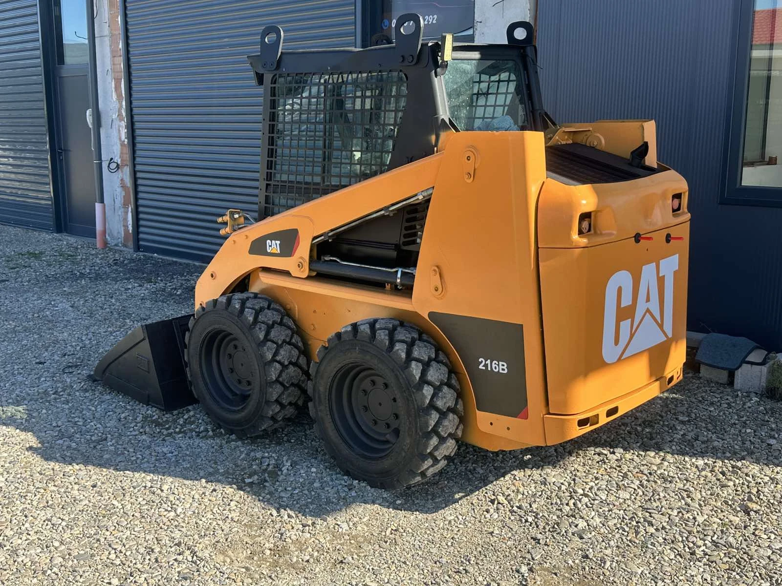 Мини челни товарачи Cat 216B, снимка 3 - Индустриална техника - 55968790