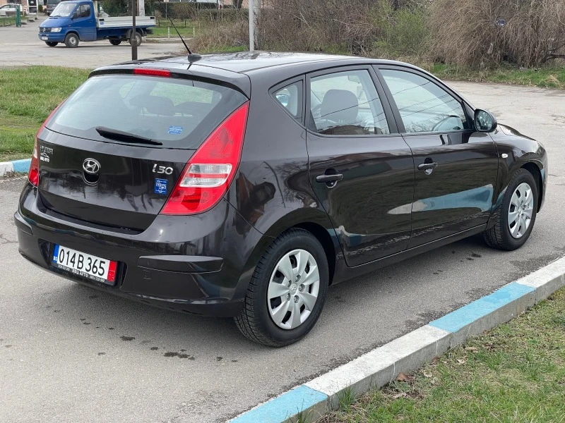 Hyundai I30 1.6Бензин/Климатроник, снимка 5 - Автомобили и джипове - 44654551