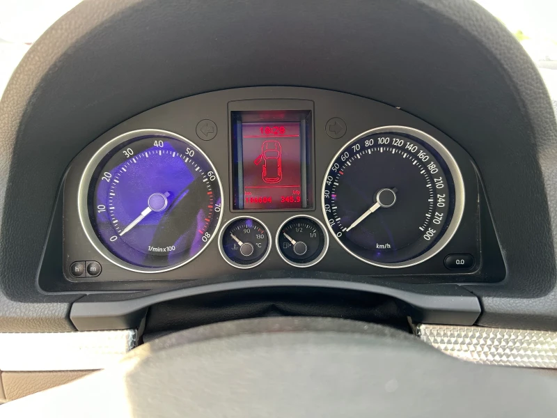 VW Golf R32, снимка 17 - Автомобили и джипове - 52297822