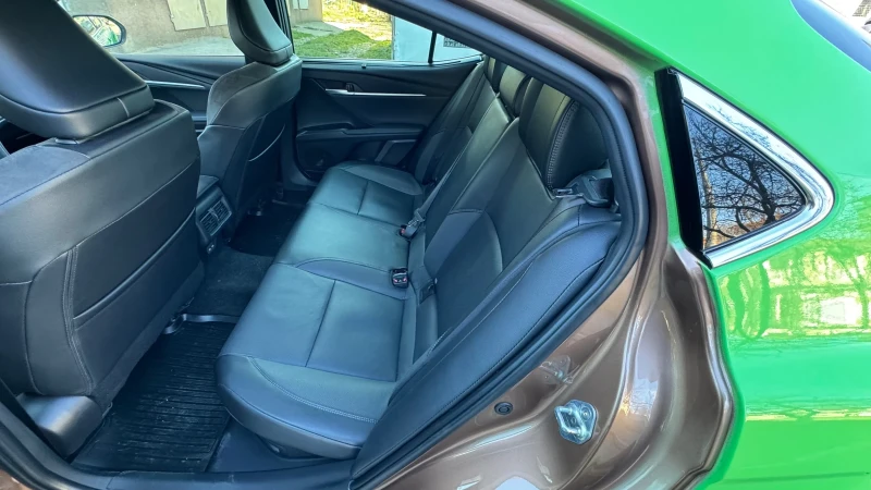 Toyota Camry 2.5H Luxuri, снимка 12 - Автомобили и джипове - 52942858