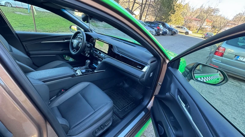 Toyota Camry 2.5H Luxuri, снимка 15 - Автомобили и джипове - 52942858