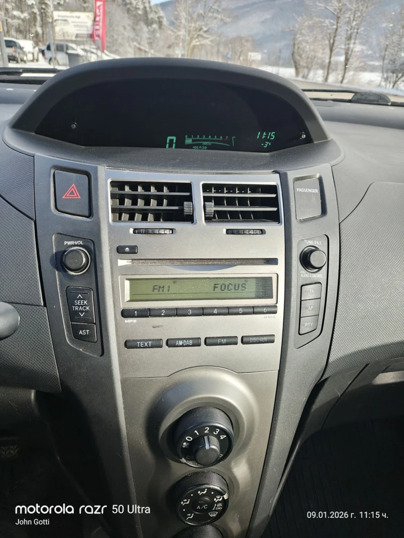 Toyota Yaris 2010г. FASSE 1.0i klimatik, 70k.c., снимка 8 - Автомобили и джипове - 53042327