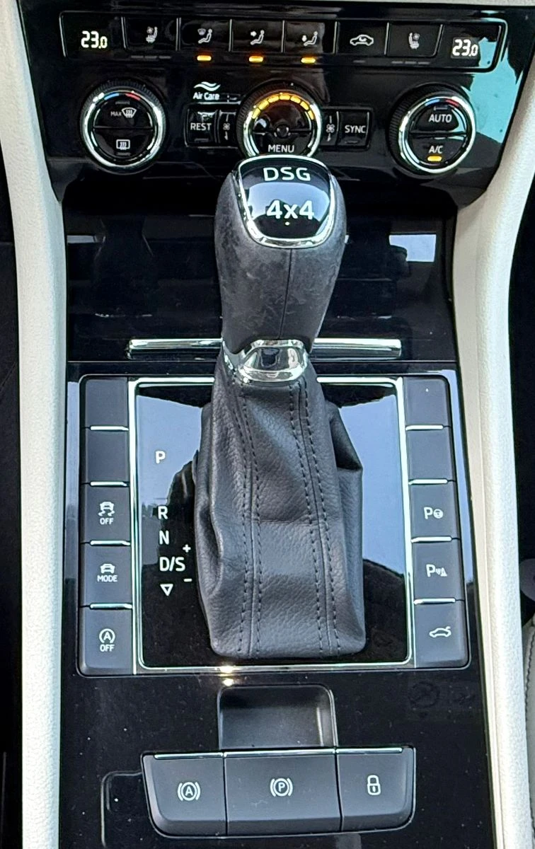 Skoda Superb 4x4 Laurin&Klement, снимка 14 - Автомобили и джипове - 52861392