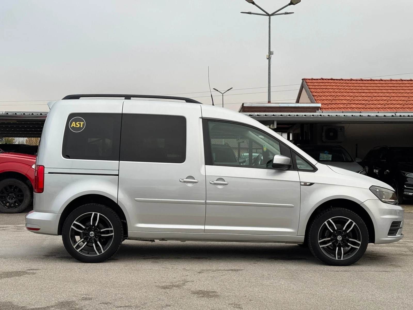 VW Caddy 2.0TDI DSG - изображение 4