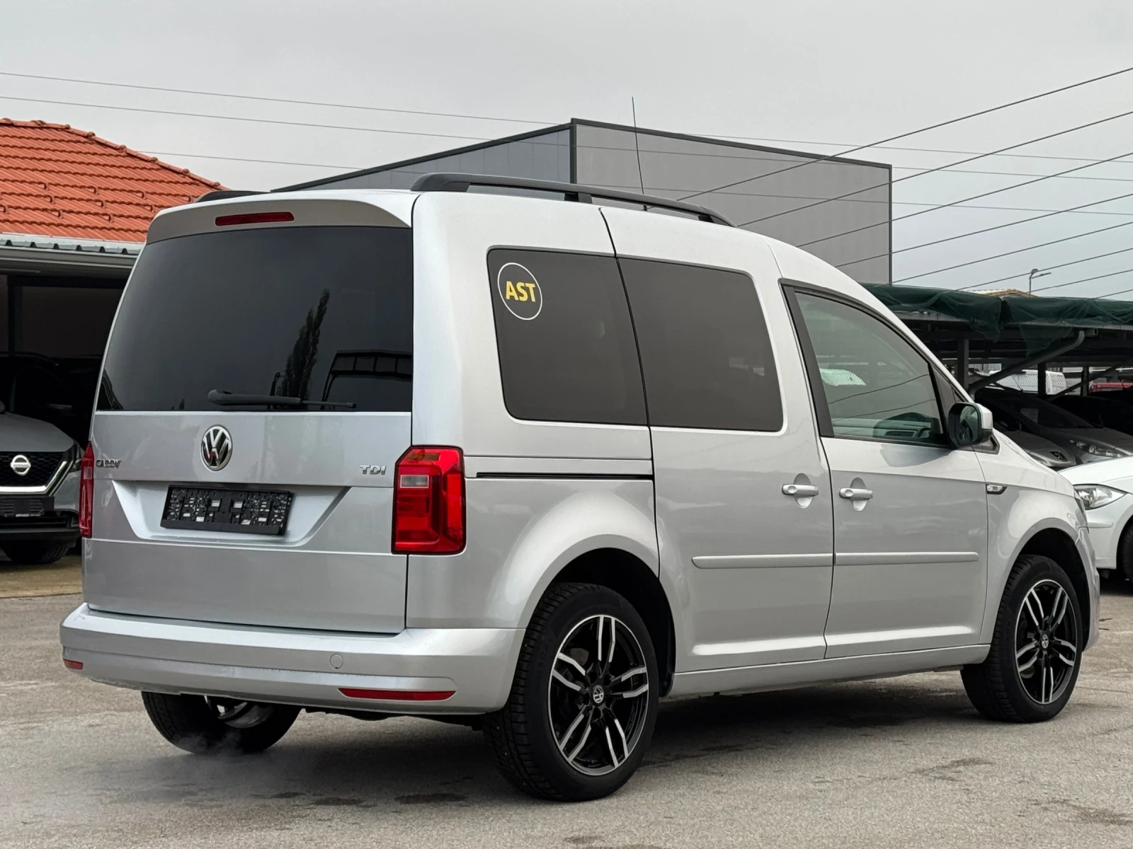 VW Caddy 2.0TDI DSG - изображение 3