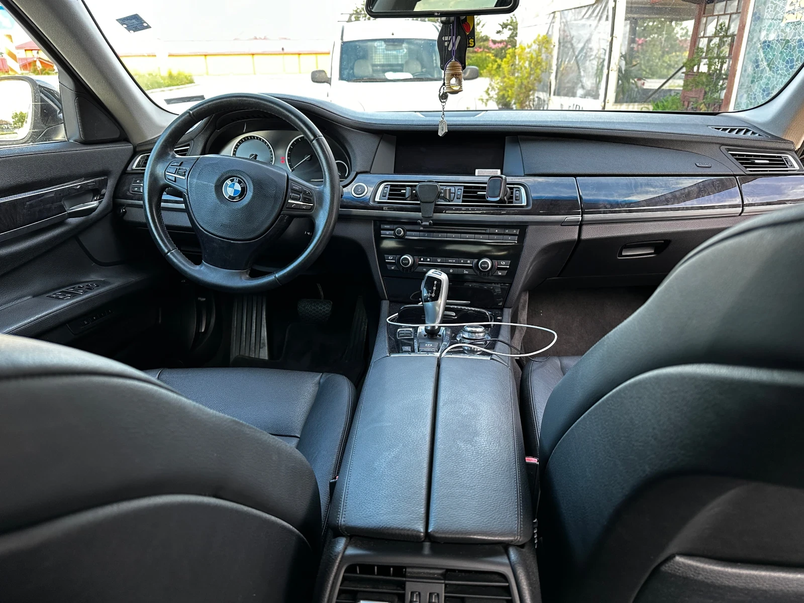 BMW 740  - изображение 4