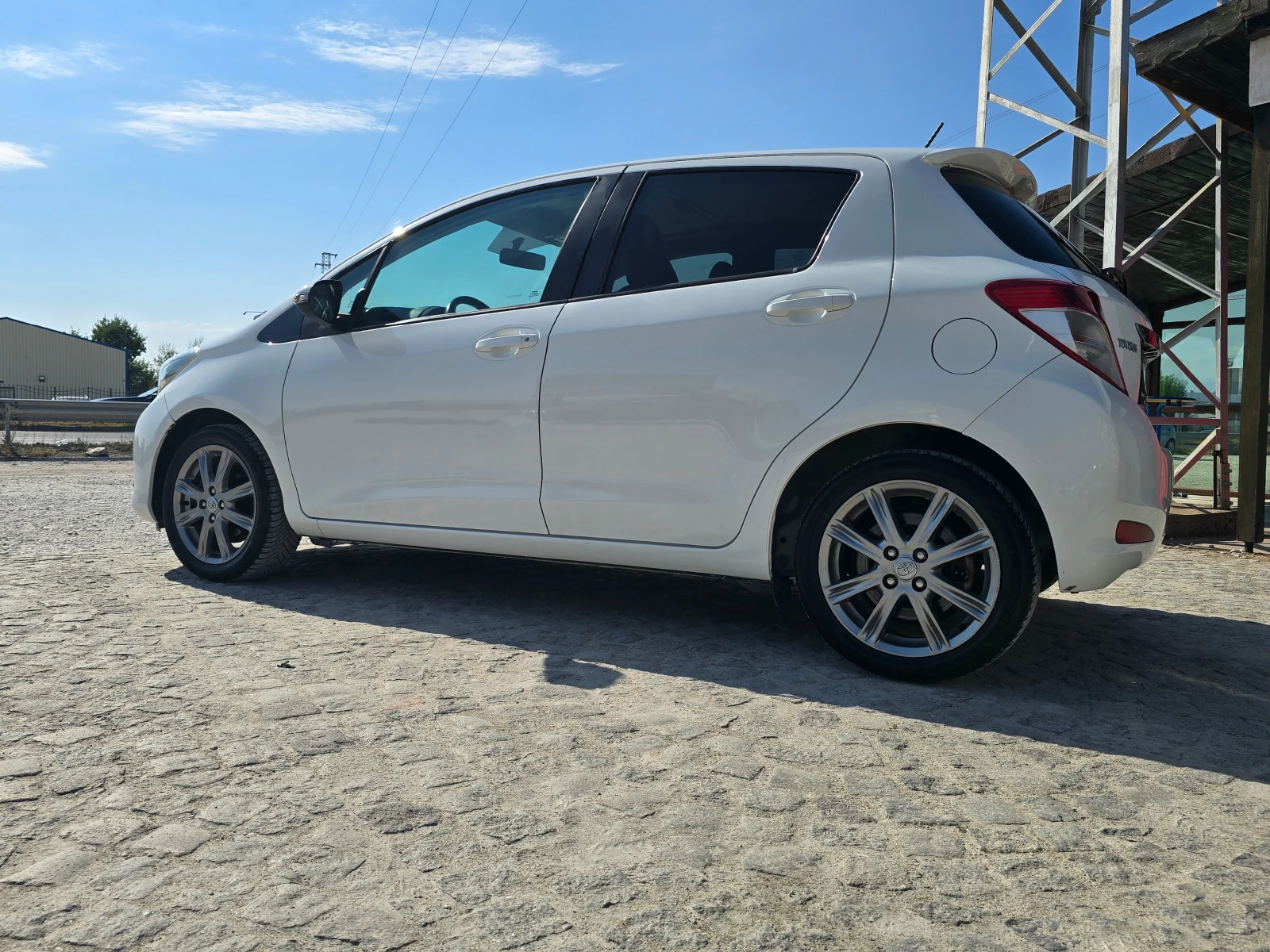 Toyota Yaris 12г.1, 3-99к.с.КОЖА, НАВИ, ПАНОРАМА - изображение 4