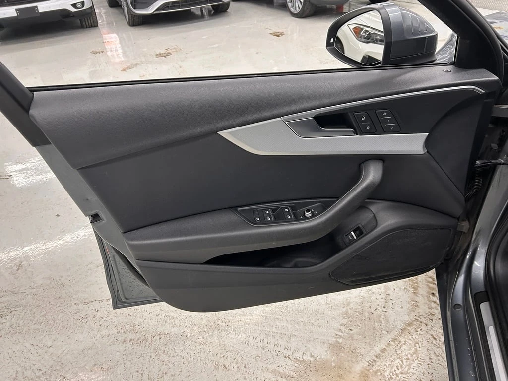 Audi A4 * 4dr Sdn Auto Progressiv quattro * CARFAX * БЕЗ П - изображение 10