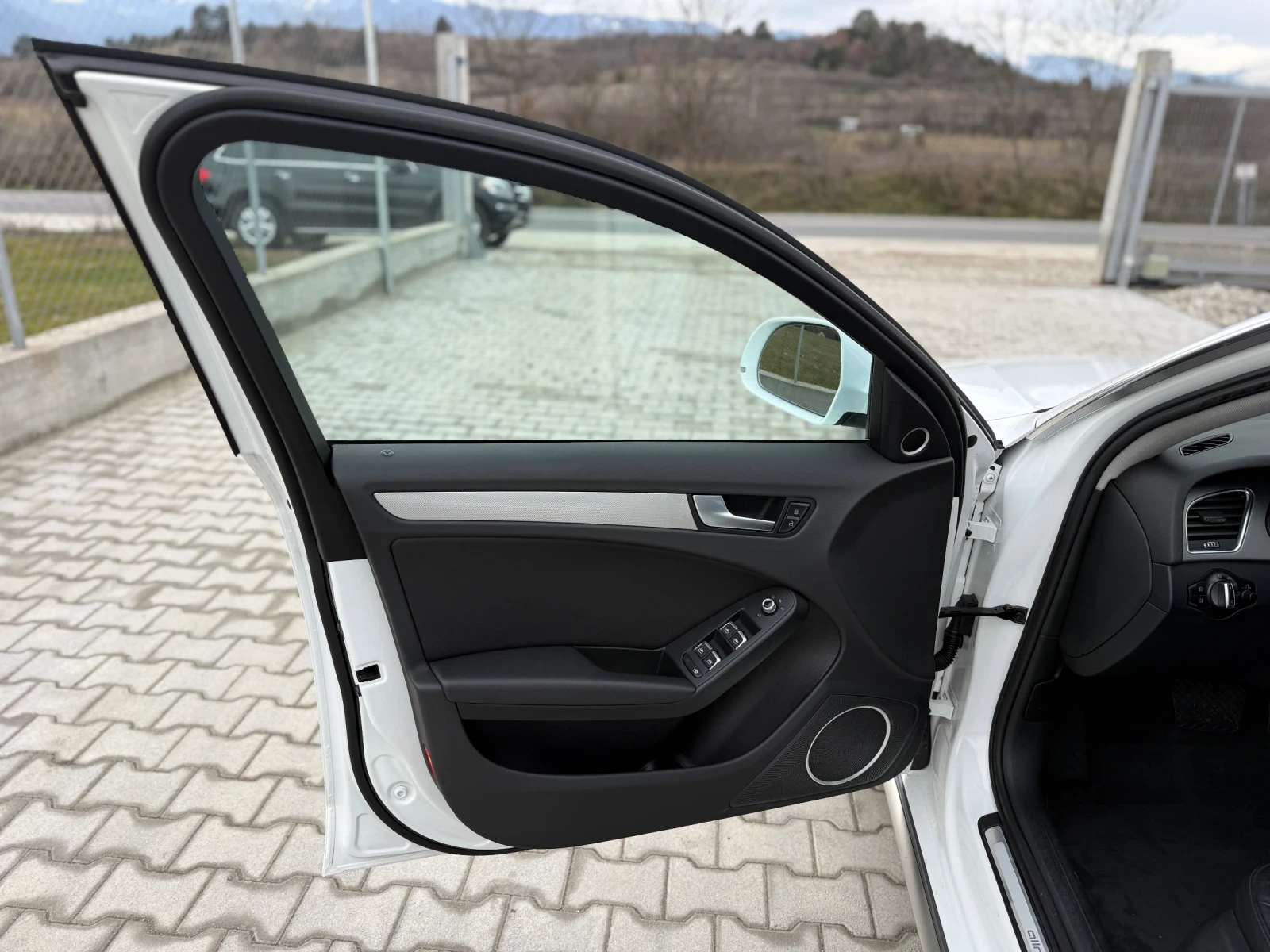 Audi A4 Allroad 2.0TDI QUATTRO BANG&OLUFSEN, снимка 9 - Автомобили и джипове - 53831423