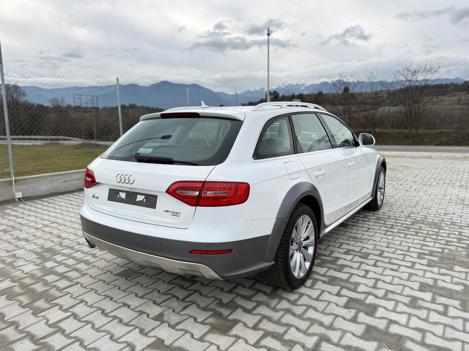Audi A4 Allroad 2.0TDI QUATTRO BANG&OLUFSEN, снимка 6 - Автомобили и джипове - 53831423